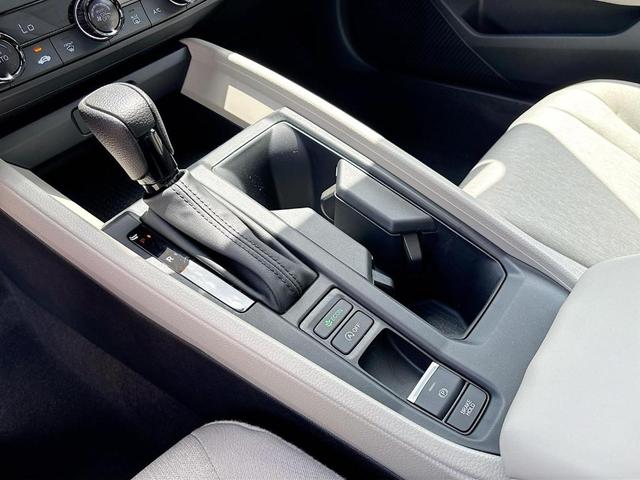 Photo of 2025 Platinum White Pearl Honda Accord