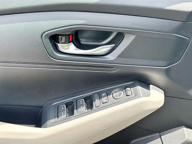 Photo of 2025 Platinum White Pearl Honda Accord