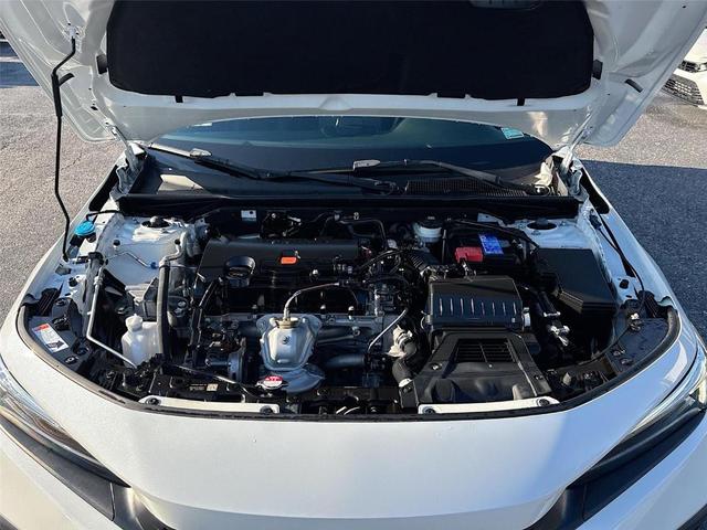 Photo of 2022 Platinum White Pearl Honda Civic