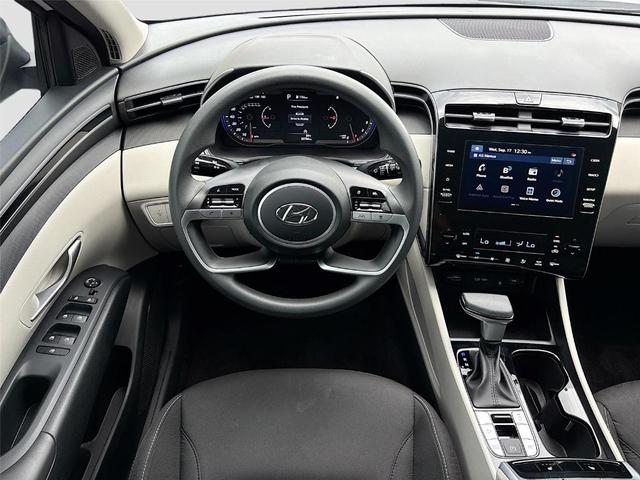 Photo of 2024 White Pearl Hyundai TUCSON