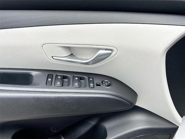 Photo of 2024 White Pearl Hyundai TUCSON