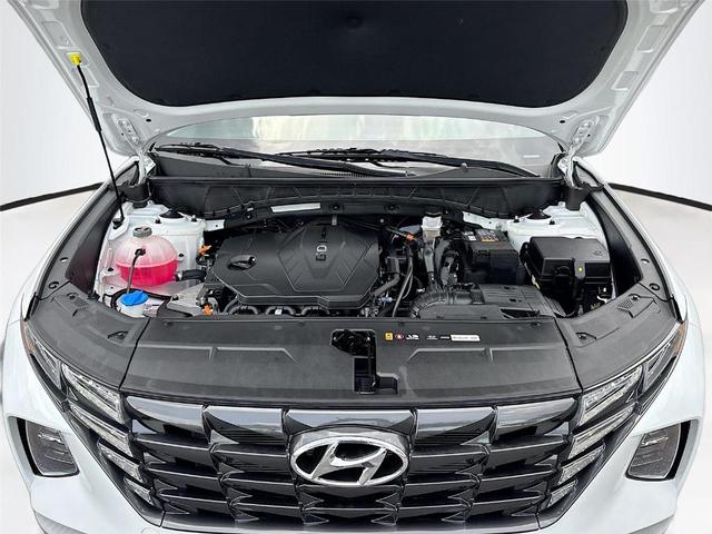Photo of 2024 White Pearl Hyundai TUCSON