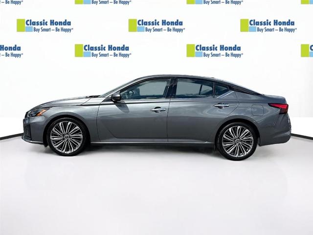 Photo of 2023 Gun Metallic Nissan Altima