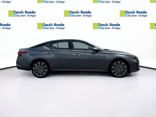 Photo of 2023 Gun Metallic Nissan Altima