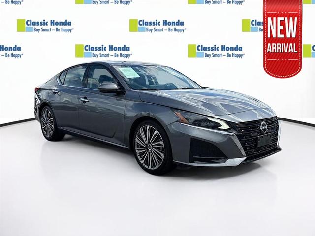 Photo of 2023 Gun Metallic Nissan Altima