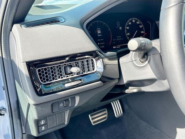 Photo of 2024 Sonic Gray Pearl Honda Civic