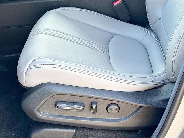 Photo of 2025 Lunar Silver Metallic Honda Pilot