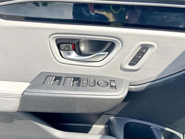 Photo of 2025 Lunar Silver Metallic Honda Pilot