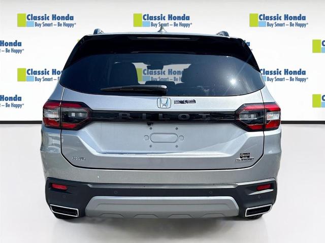 Photo of 2025 Lunar Silver Metallic Honda Pilot