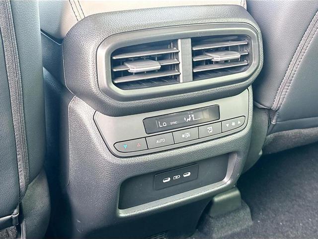 Photo of 2025 Lunar Silver Metallic Honda Pilot