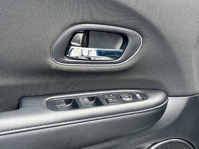 Photo of 2022 Platinum White Pearl Honda HR-V