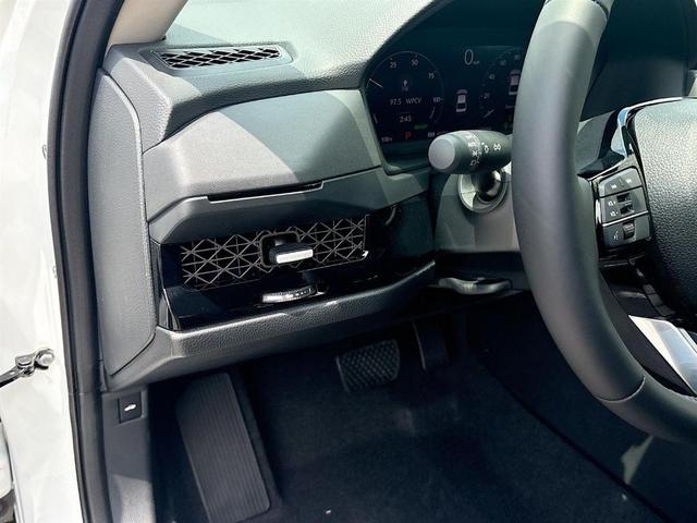 Photo of 2025 Platinum White Pearl Honda Accord Hybrid