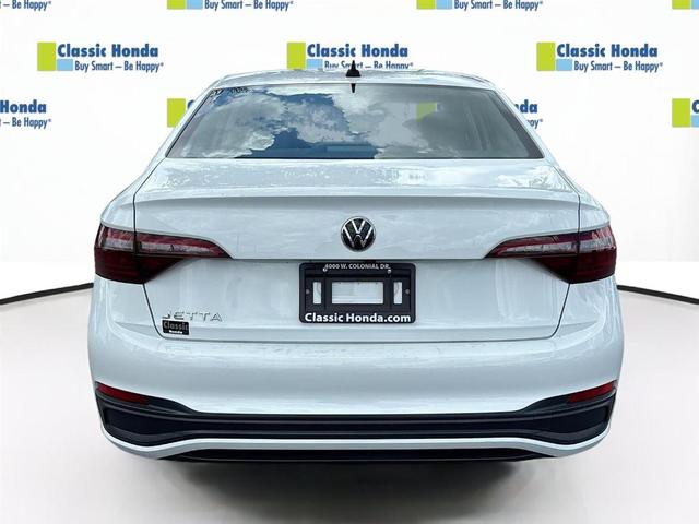 Photo of 2024 Pure White Volkswagen Jetta