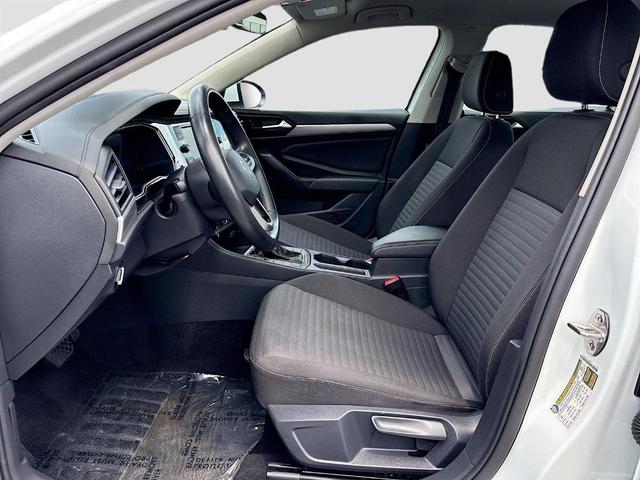 Photo of 2024 Pure White Volkswagen Jetta