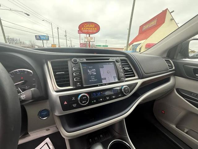 Photo of 2016 Midnight Black Metallic Toyota Highlander Hybrid