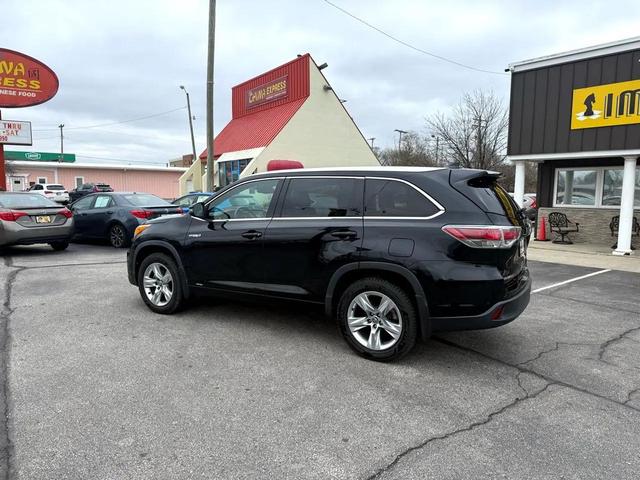 Photo of 2016 Midnight Black Metallic Toyota Highlander Hybrid