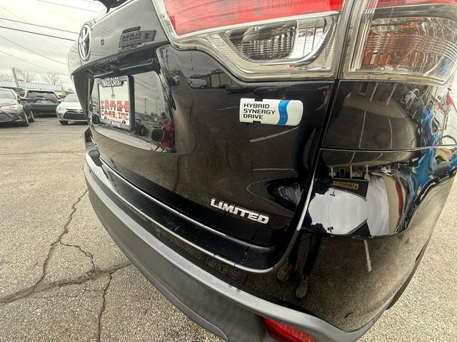 Photo of 2016 Midnight Black Metallic Toyota Highlander Hybrid