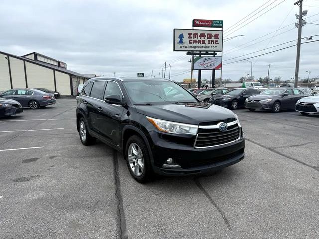 Photo of 2016 Midnight Black Metallic Toyota Highlander Hybrid