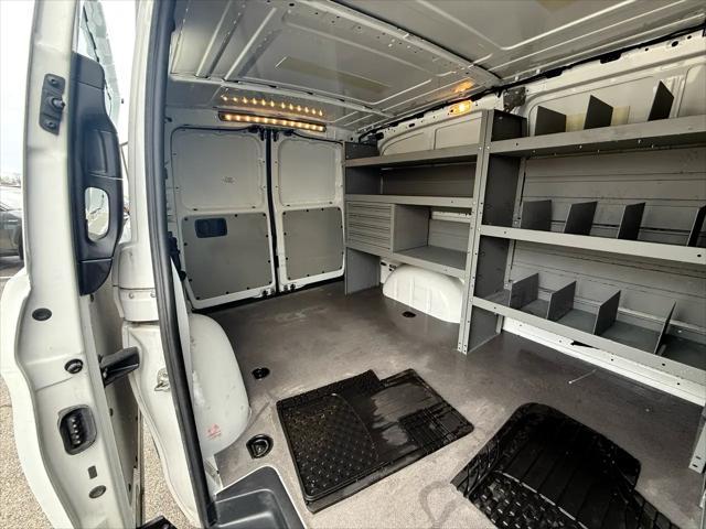 Photo of 2019 Arctic White Mercedes-Benz Metris
