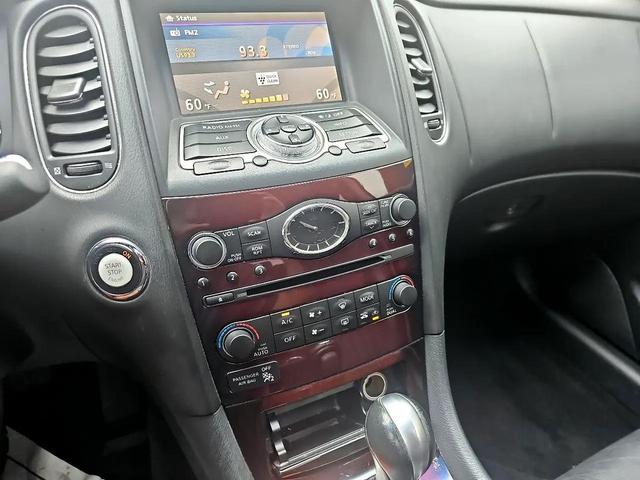 Photo of 2017 Black INFINITI QX50