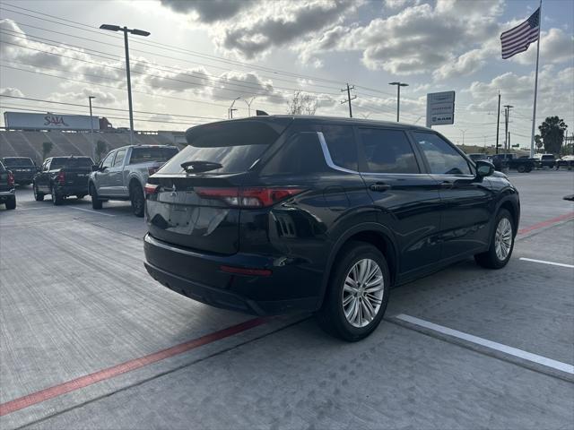 Photo of 2022 Black Diamond Mitsubishi Outlander