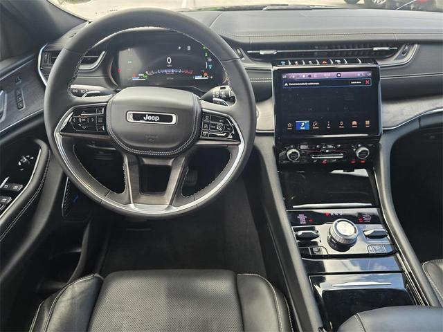 Photo of 2023 Diamond Black Crystal Pearlcoat Jeep Grand Cherokee 4xe