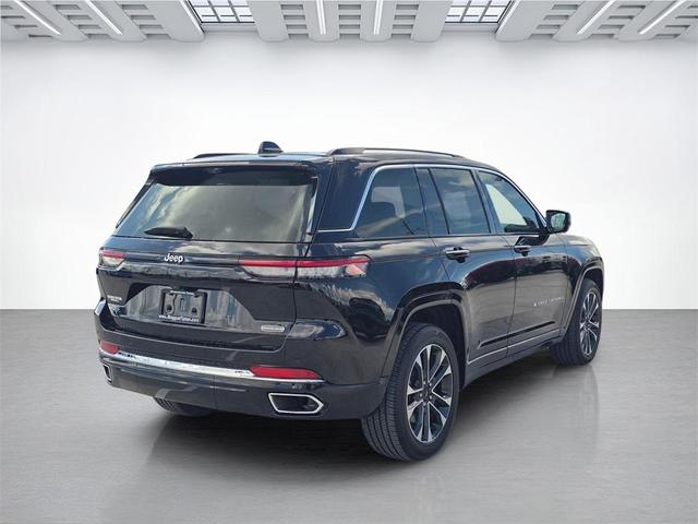 Photo of 2023 Diamond Black Crystal Pearlcoat Jeep Grand Cherokee 4xe