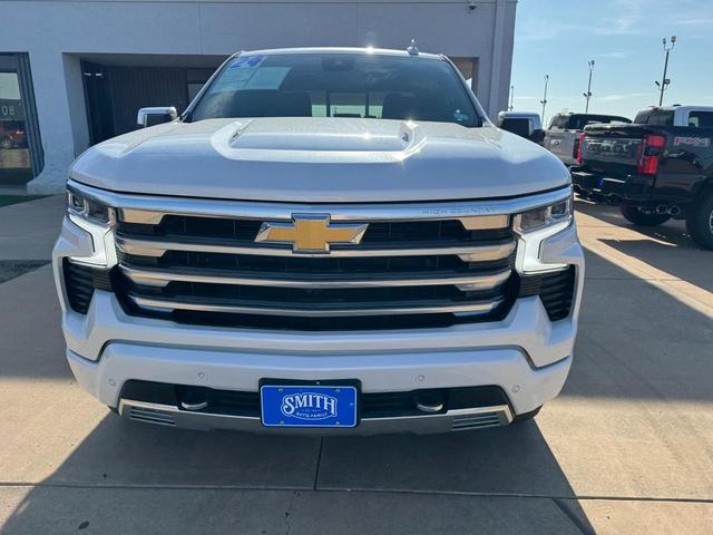 Photo of 2024 Iridescent Pearl Tricoat Chevrolet Silverado 1500