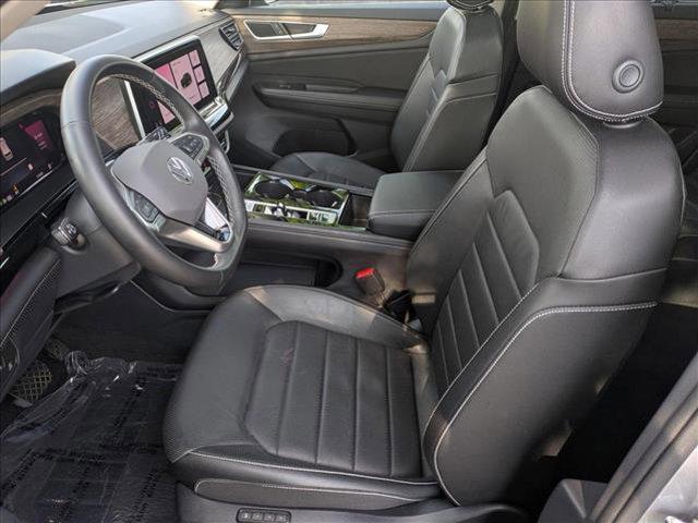 Photo of 2024 Silver Mist Metallic Volkswagen Atlas