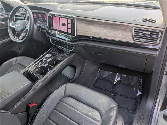 Photo of 2024 Silver Mist Metallic Volkswagen Atlas