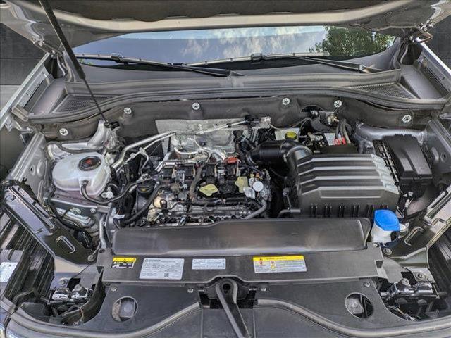 Photo of 2024 Silver Mist Metallic Volkswagen Atlas