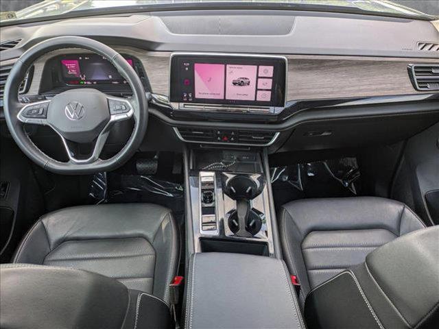 Photo of 2024 Silver Mist Metallic Volkswagen Atlas