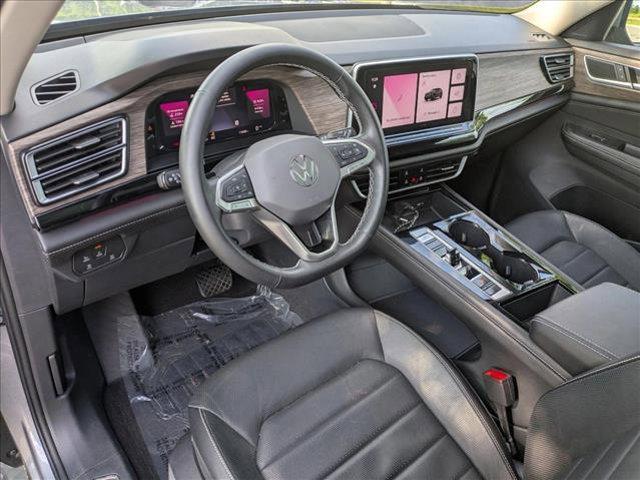 Photo of 2024 Silver Mist Metallic Volkswagen Atlas