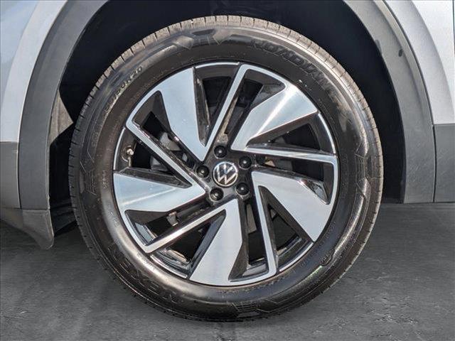 Photo of 2024 Silver Mist Metallic Volkswagen Atlas