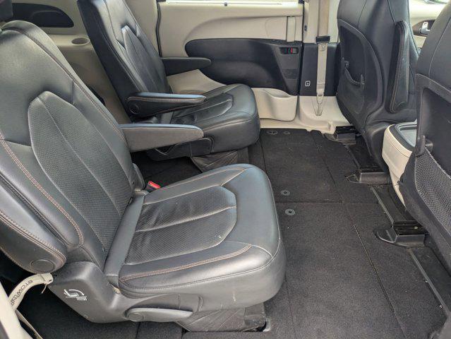 Photo of 2019 Brilliant Black Crystal Pearlcoat Chrysler Pacifica
