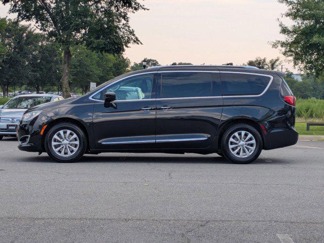 Photo of 2019 Brilliant Black Crystal Pearlcoat Chrysler Pacifica