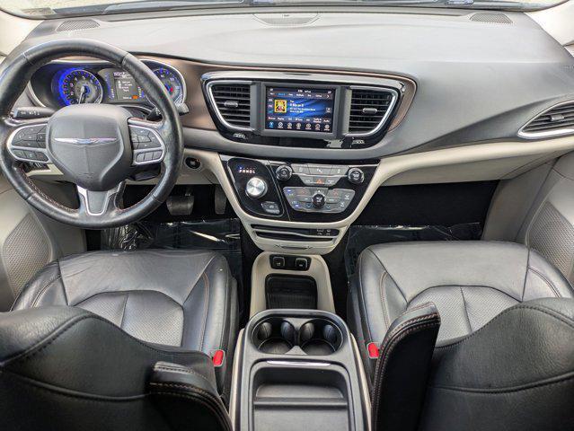 Photo of 2019 Brilliant Black Crystal Pearlcoat Chrysler Pacifica