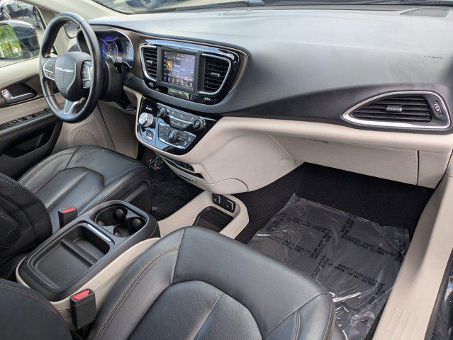 Photo of 2019 Brilliant Black Crystal Pearlcoat Chrysler Pacifica