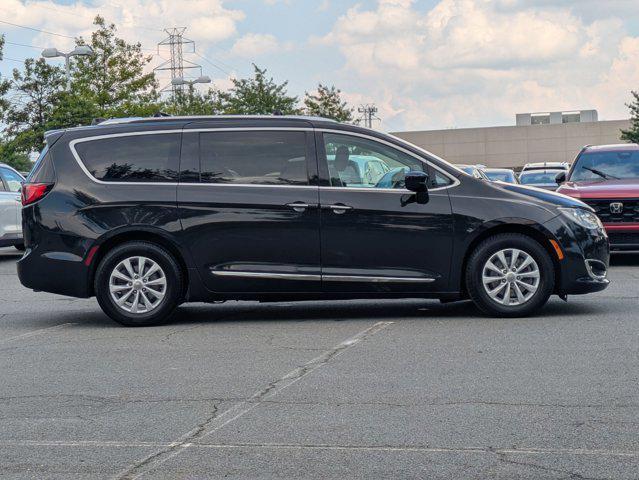 Photo of 2019 Brilliant Black Crystal Pearlcoat Chrysler Pacifica