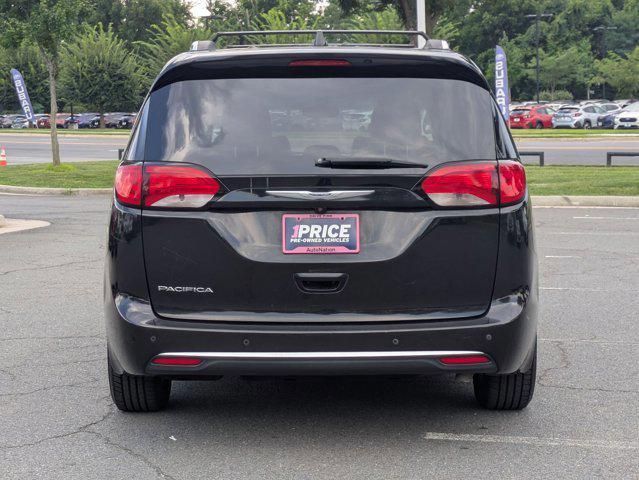 Photo of 2019 Brilliant Black Crystal Pearlcoat Chrysler Pacifica