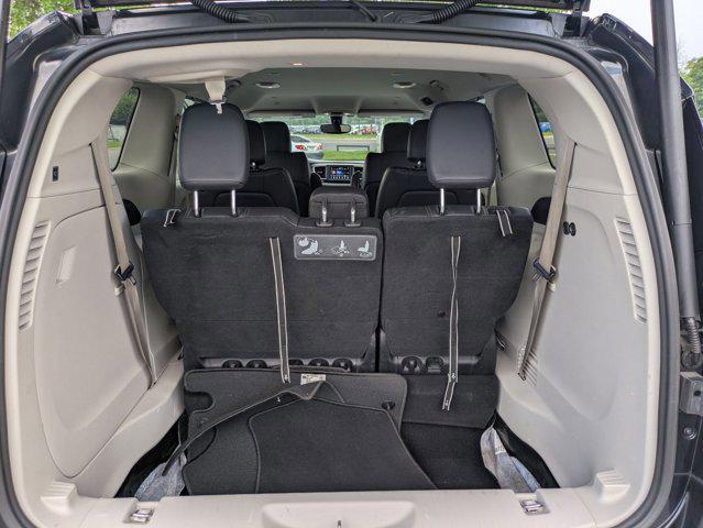 Photo of 2019 Brilliant Black Crystal Pearlcoat Chrysler Pacifica