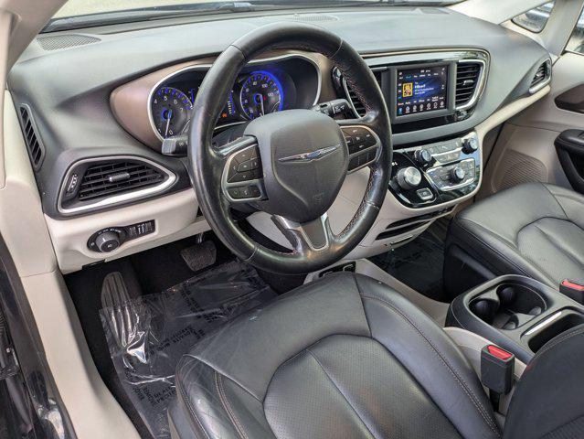 Photo of 2019 Brilliant Black Crystal Pearlcoat Chrysler Pacifica