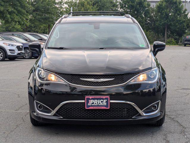Photo of 2019 Brilliant Black Crystal Pearlcoat Chrysler Pacifica