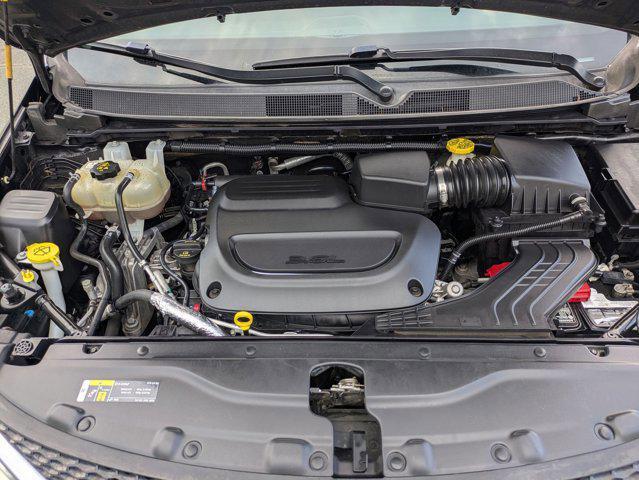 Photo of 2019 Brilliant Black Crystal Pearlcoat Chrysler Pacifica