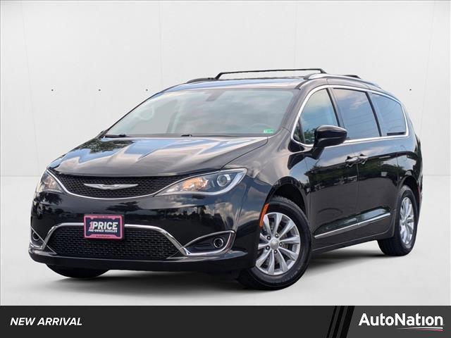 Photo of 2019 Brilliant Black Crystal Pearlcoat Chrysler Pacifica