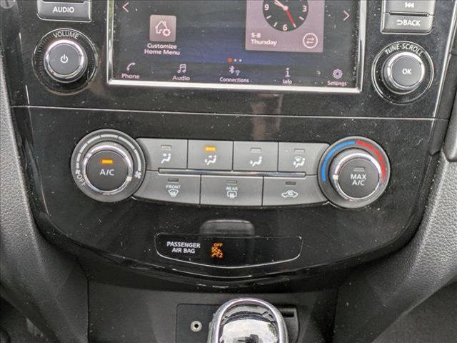 Photo of 2019 Glacier White Nissan Rogue