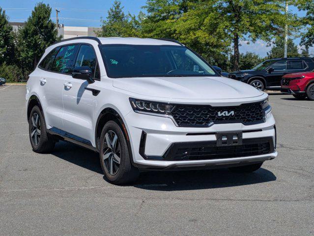 Photo of 2022 Glacial White Pearl Kia Sorento