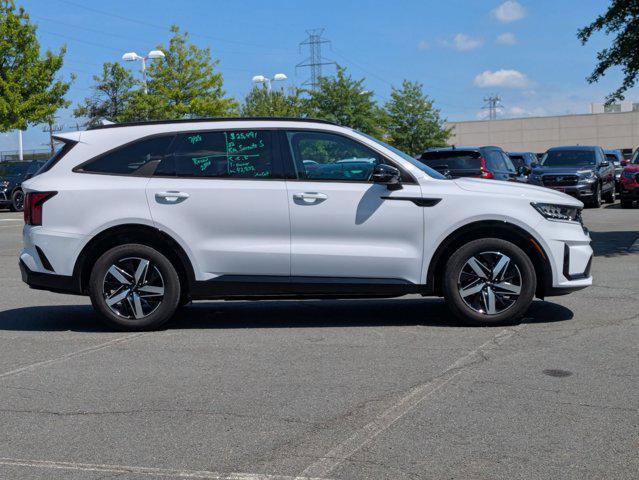 Photo of 2022 Glacial White Pearl Kia Sorento