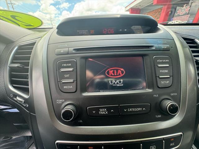 Photo of 2014 Titanium Silver Kia Sorento