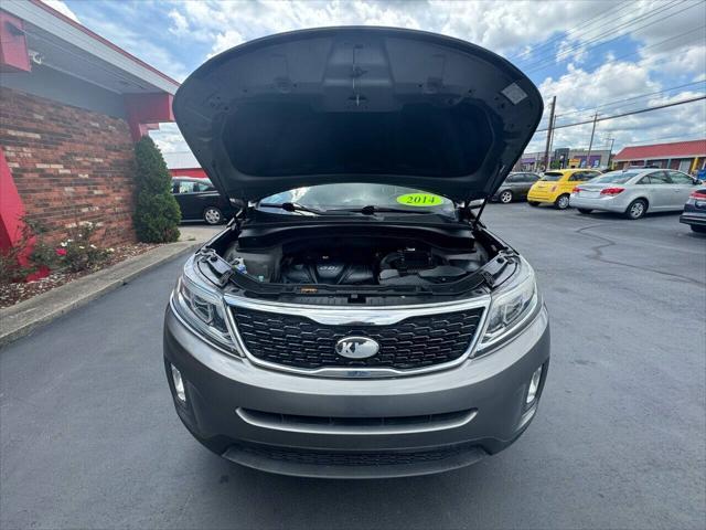 Photo of 2014 Titanium Silver Kia Sorento